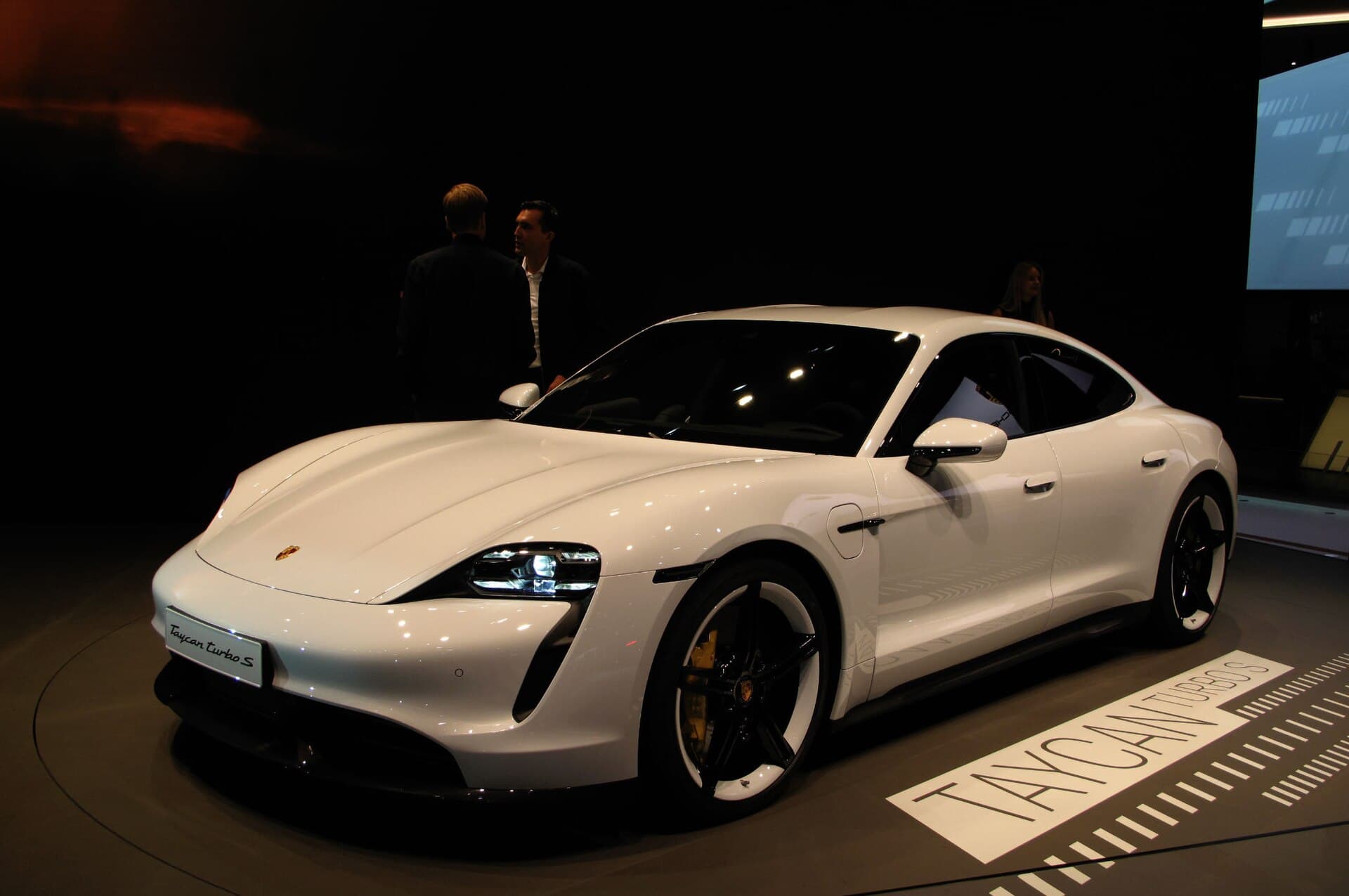 Porsche Taycan Turbo S — Langzeitmiete